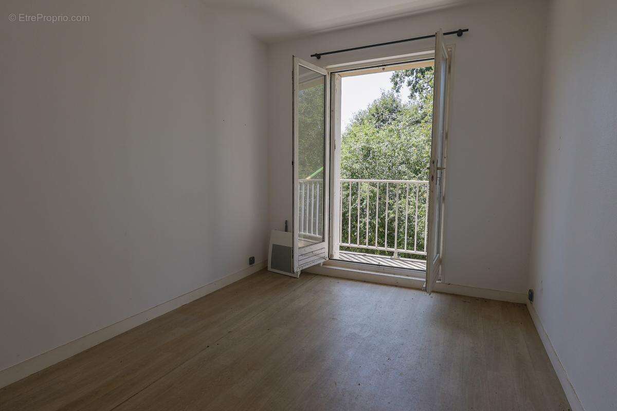 Maison - 142 m² - Isigny-le-Buat (50) - photo 3