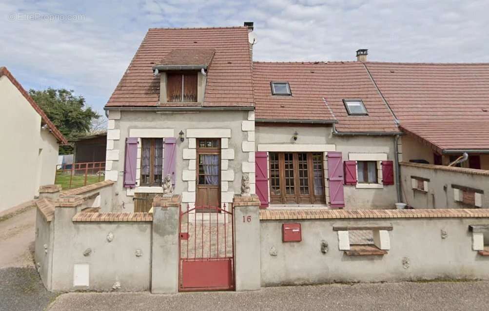 Maison à PARAY-SOUS-BRIAILLES