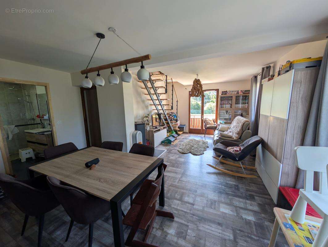 A vendre à BLOYE – Maison individuelle rénovée avec grand terrain et fort potentiel d'évolution - photo 2