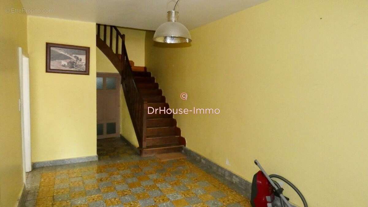 Maison 220 m² à Cahuzac-Sur-Vere  - photo 6