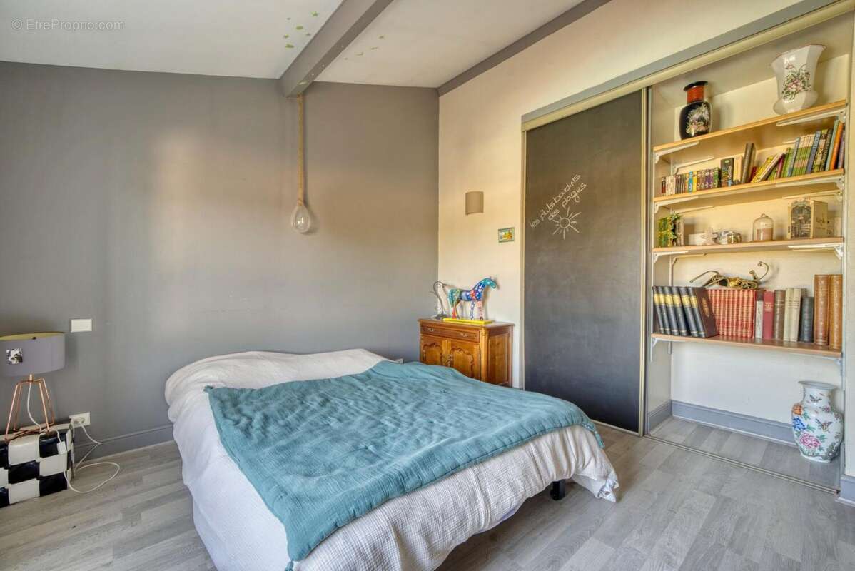 Maison 217 m² à Saintes  - photo 9