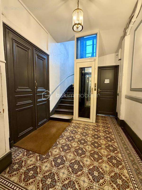 Appartement à PARIS-17E