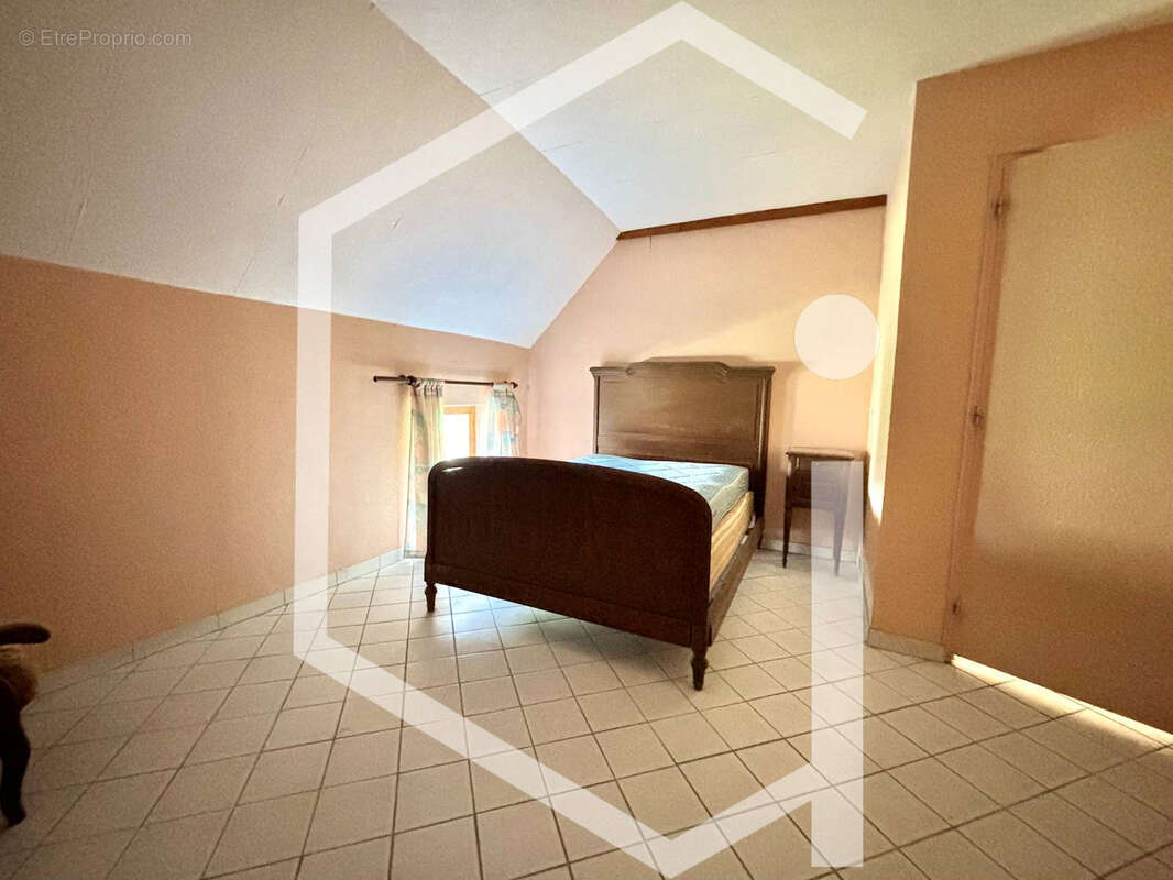 Maison à SURY-EN-VAUX