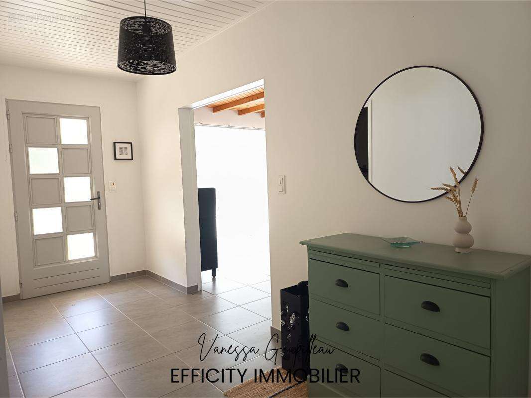 Maison 153 m² à Saint-Hilaire-La-Foret  - photo 3