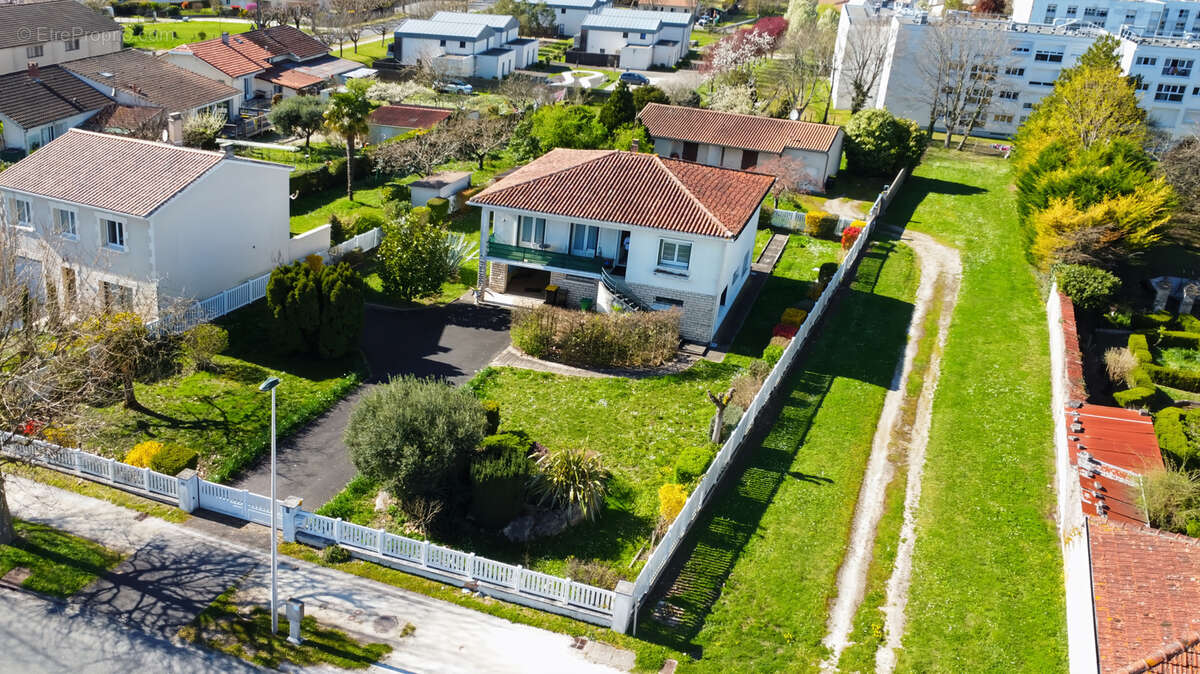 Maison à BARBEZIEUX-SAINT-HILAIRE