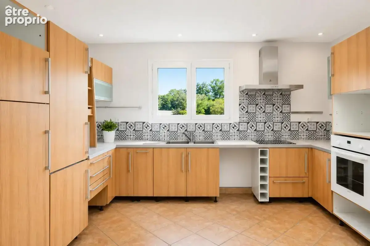 Maison familiale avec jardin, garage, piscine et atelier - photo 4