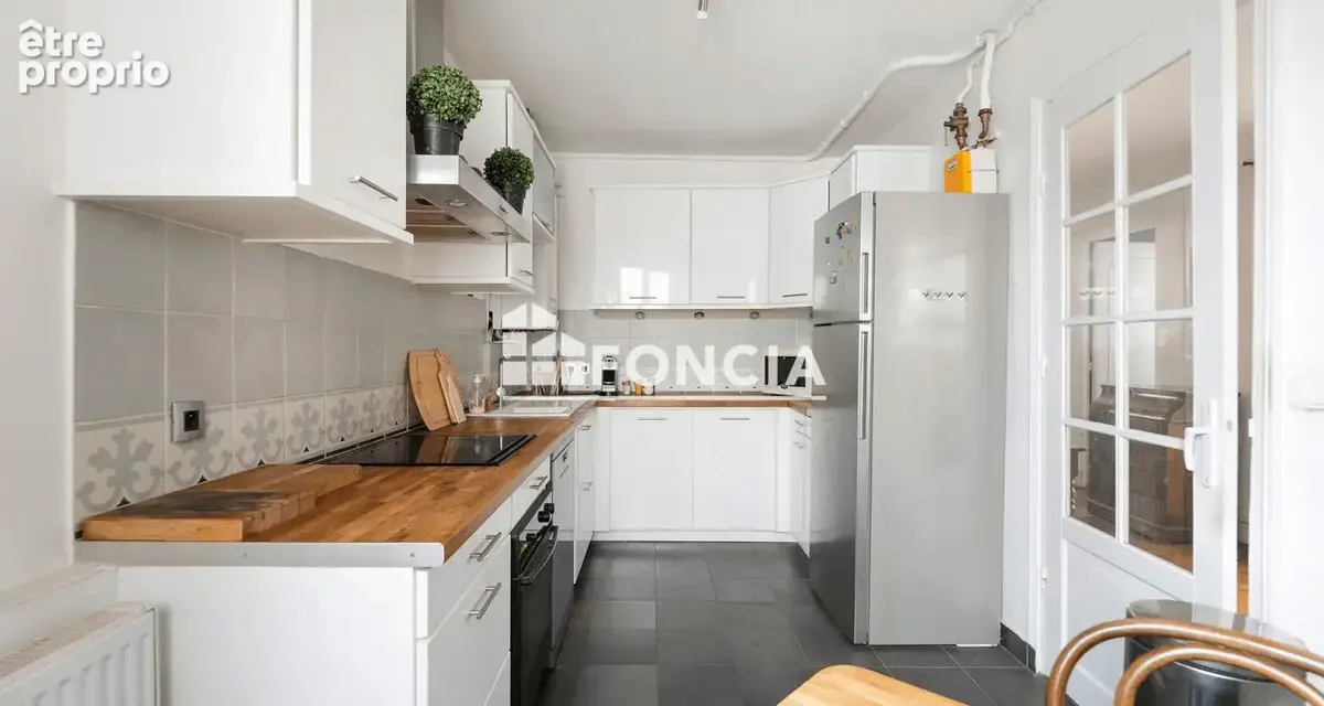 Appartement familial spacieux-immeuble haussmannien d'angle avec gardien-gare du nord - photo 10