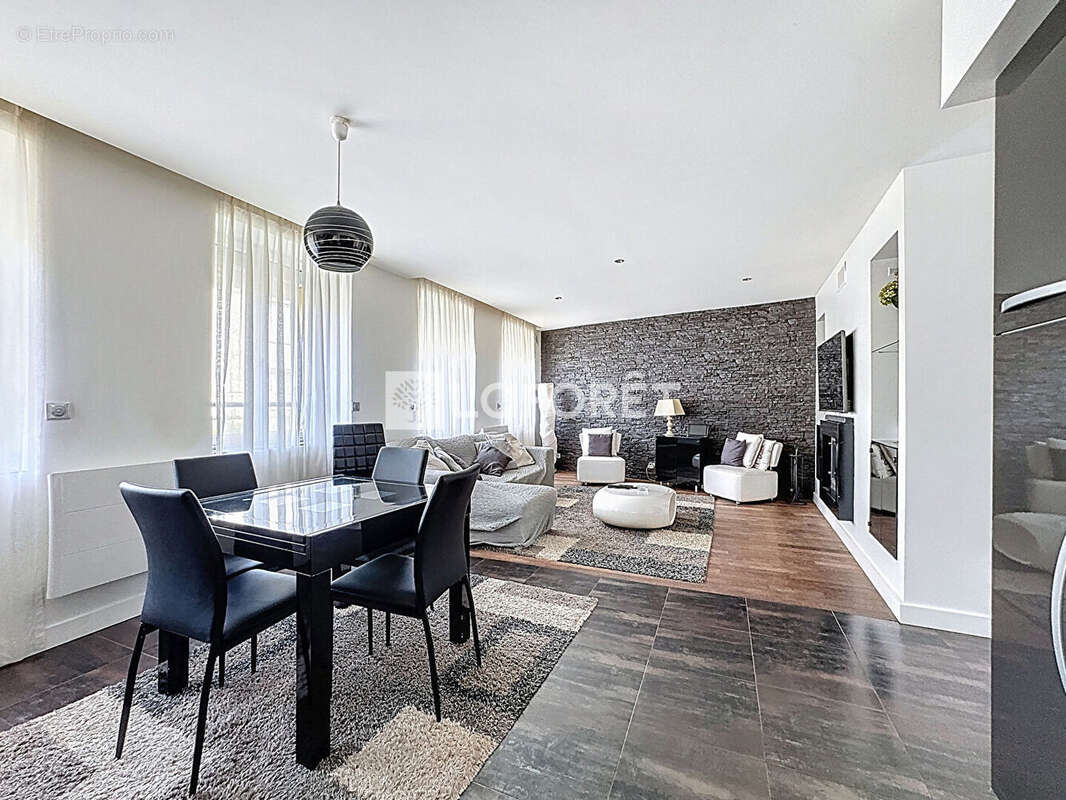 Exclusivité  - Maison rénovée 3 chambres avec cour  et bureaux indépendants - A proximité immédiate de MONSOULT - photo 3