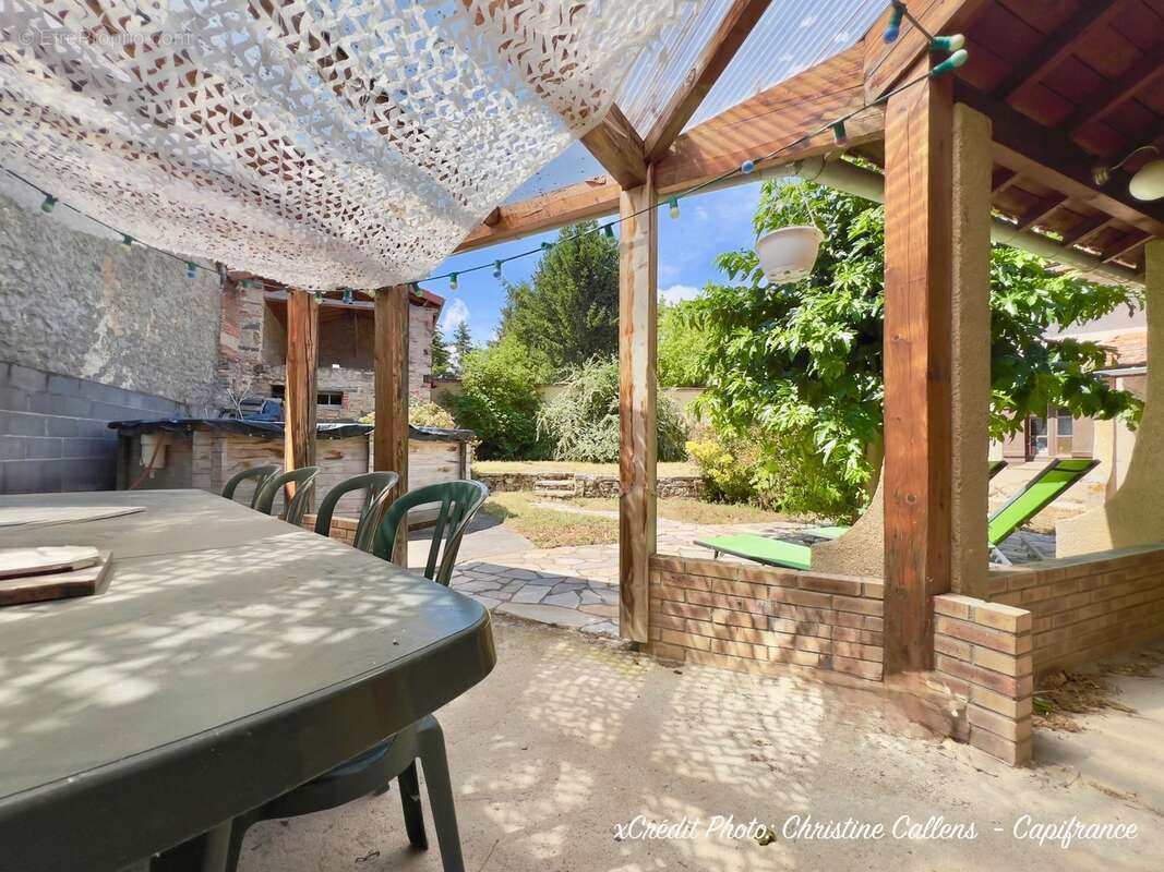 Maison de charme de 151 m² – 4 chambres, jardin, dépendances et beaux volumes à Varennes-sur-Morge - photo 3