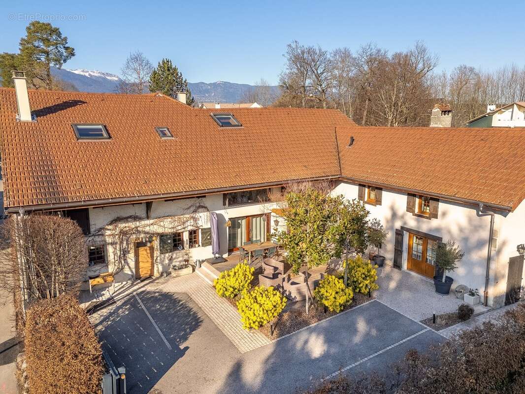 À VENDRE – Charmante ferme rénovée avec gîte indépendant et grange – Prévessin-Moëns - photo 18