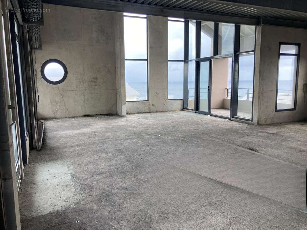 Commerce à VIEUX-FORT