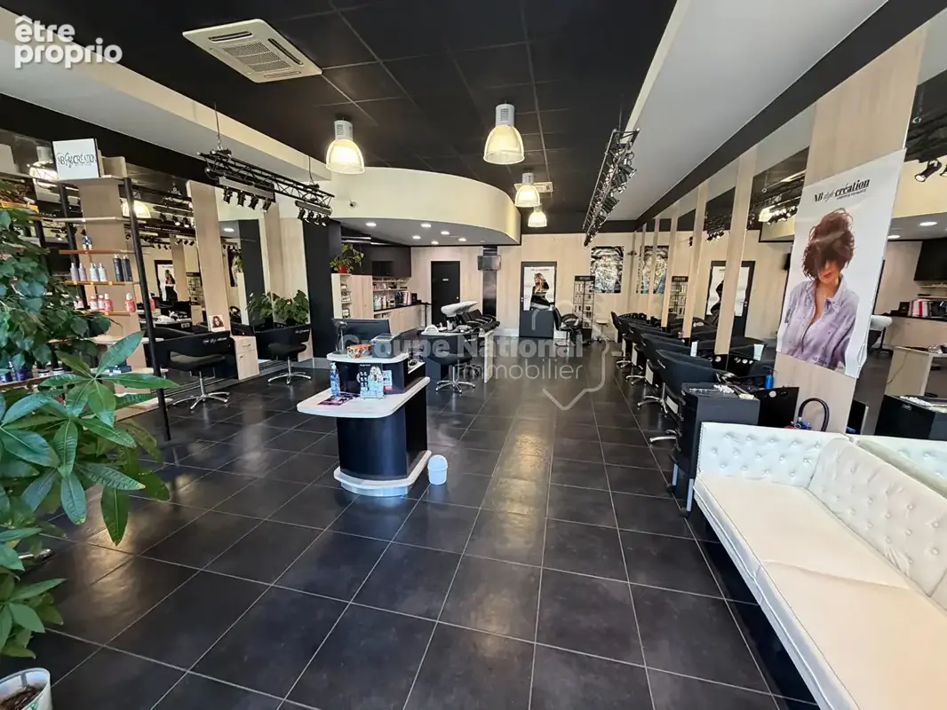 Bail commercial a vendre- place morgan- 85 m² environs- emplacement recherche- salon de provence - photo 2