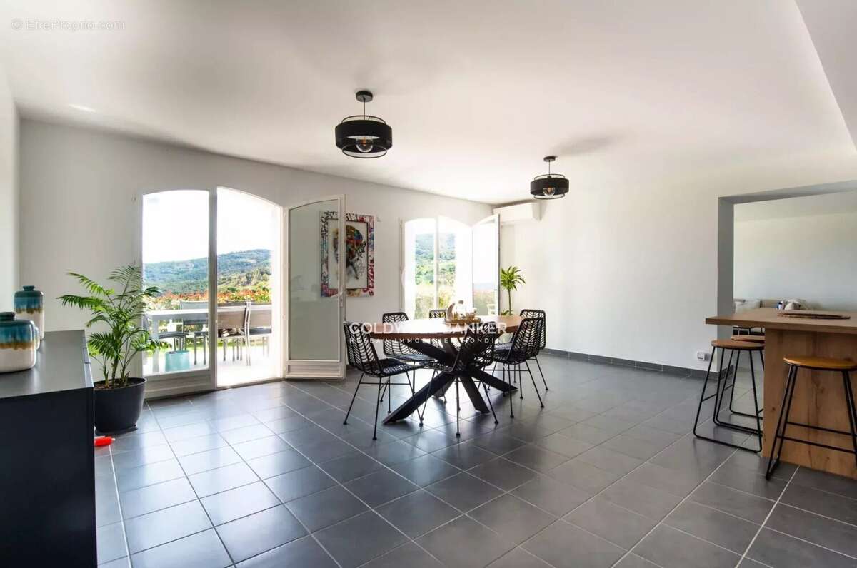 Appartement à PEGOMAS