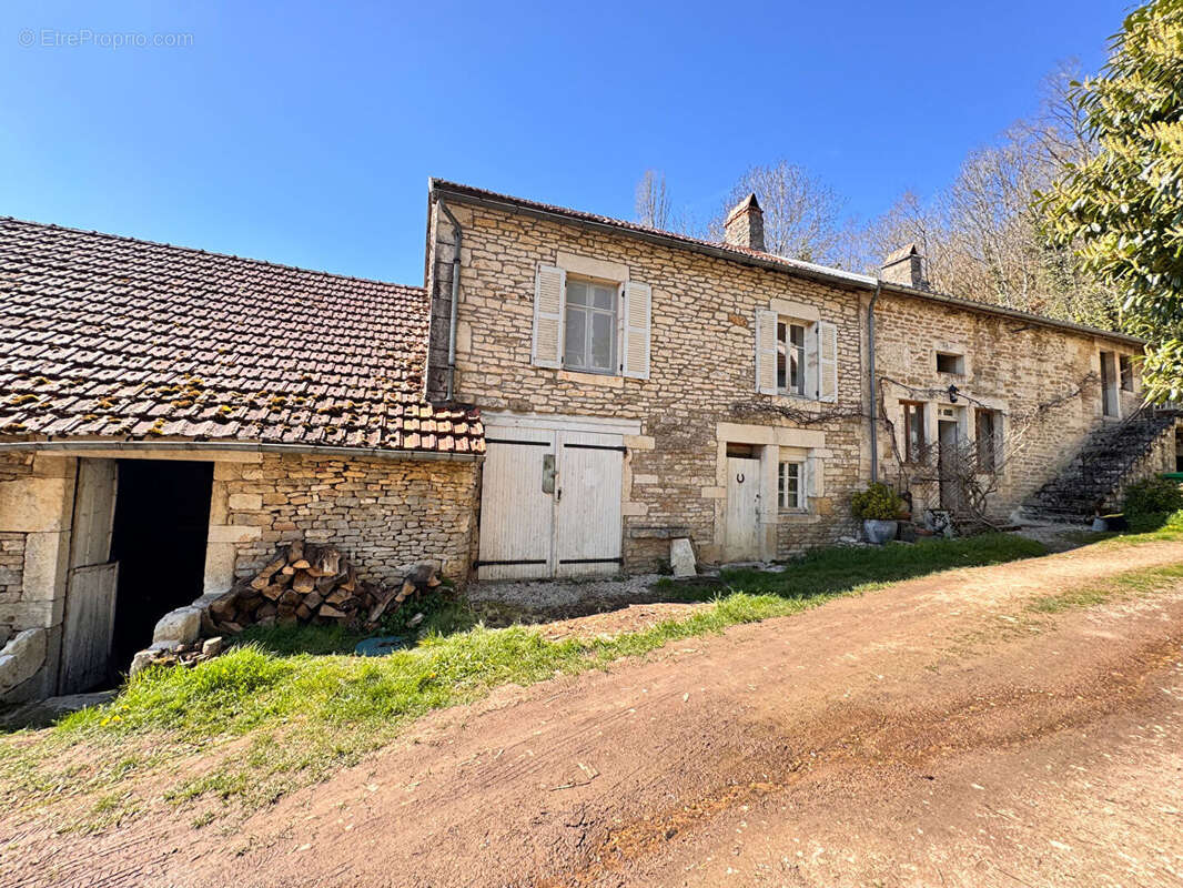 Maison à MONT-SAINT-JEAN