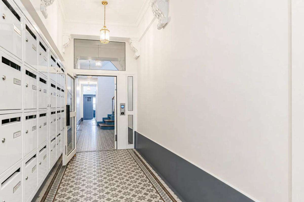 Studette rénovée de 12m² à Paris 3ème - photo 8