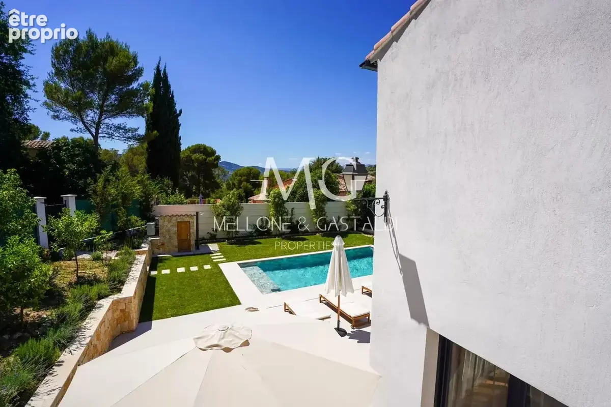 Villa contemporaine – Le Cannet – 200 m² – 5 chambres – Piscine - photo 24