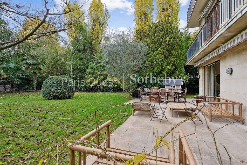 Appartement à NEUILLY-SUR-SEINE