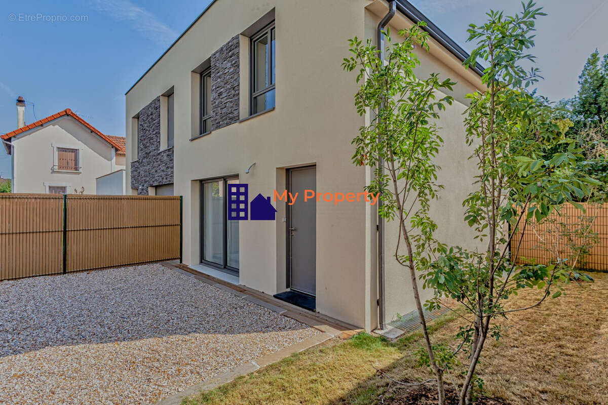 Maison à SARTROUVILLE