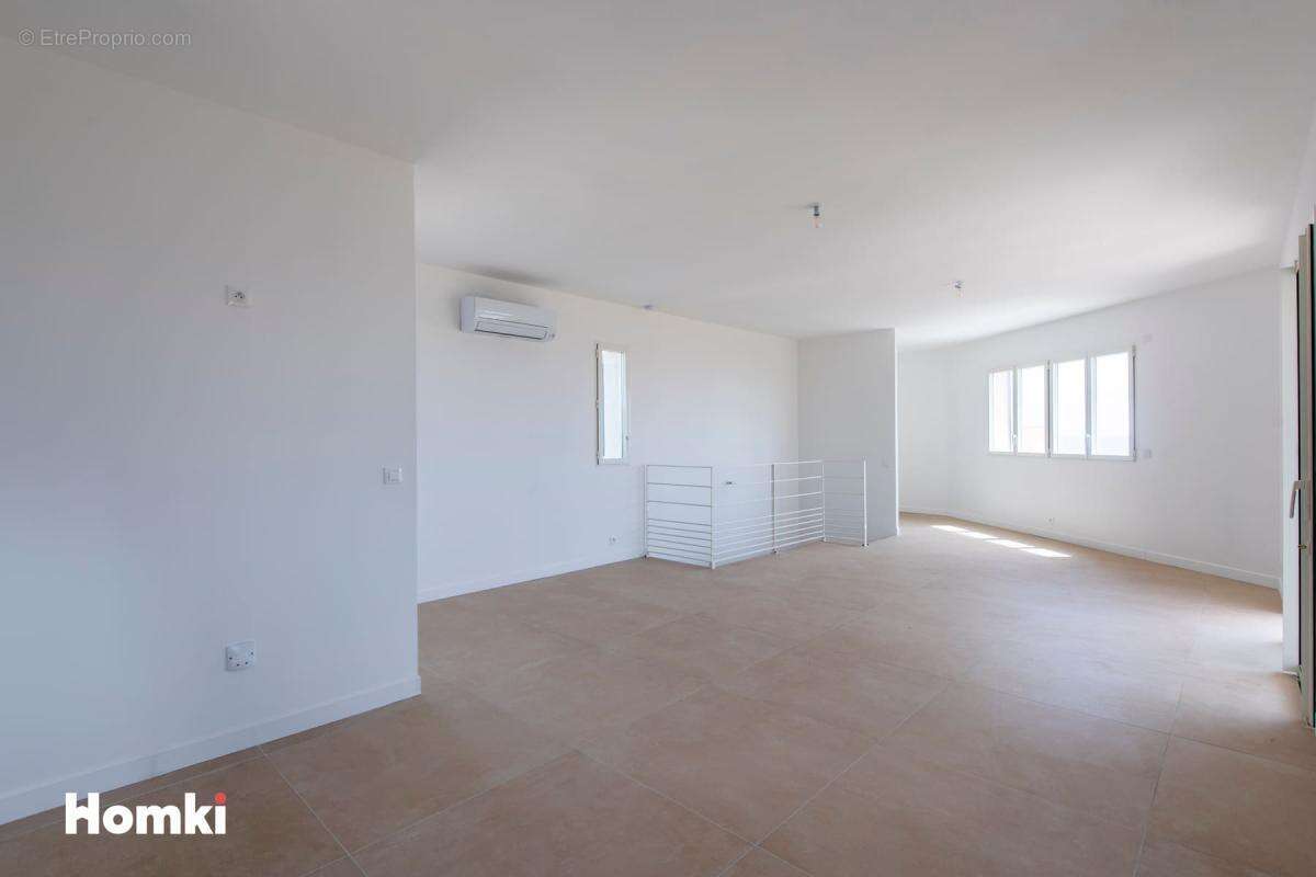 CARRO – Maison mitoyenne d’un côté avec terrasse de 19 m² et vue mer panoramique - photo 5