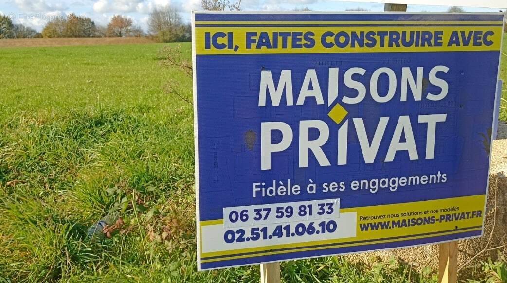 Terrain à BEAULIEU-SOUS-LA-ROCHE