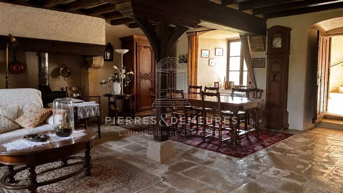 Domaine avec manoir et ses annexes sur 176ha de prairie et bois - photo 6