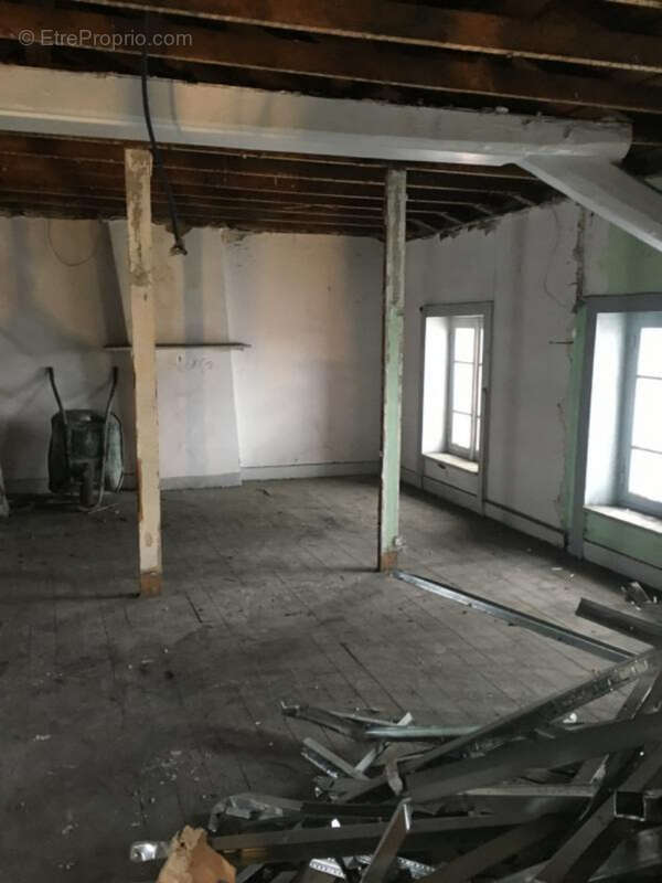 Appartement à SAINT-JUST-MALMONT