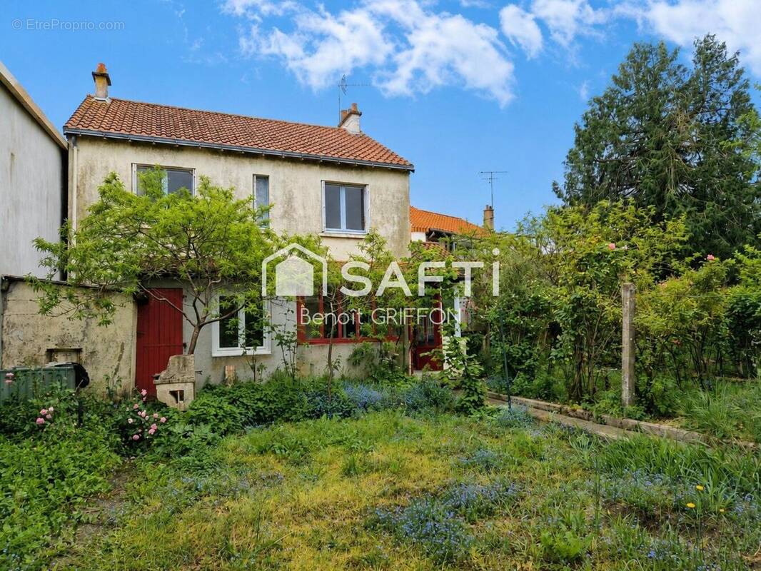 Photo 1 - Maison à LA ROMAGNE