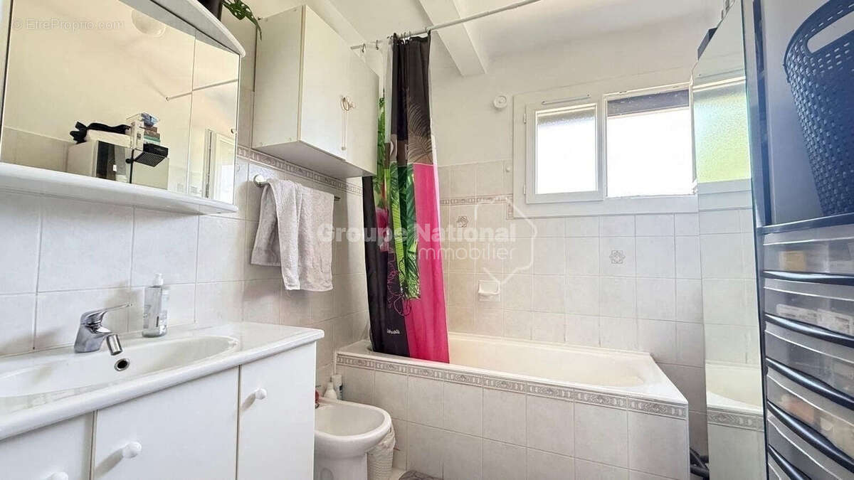 Maison - Spacieuse - Proximité commerces - photo 10