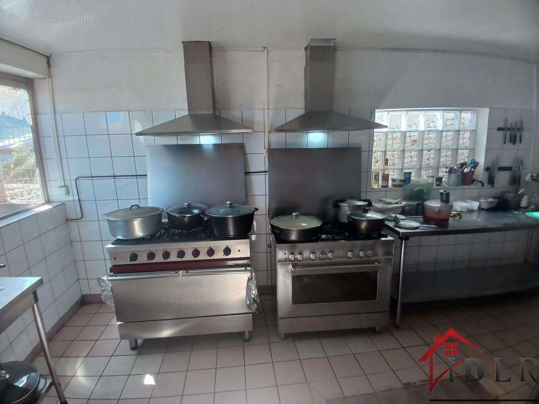 Ensemble immobilier de 269 m2 sur 800 m2 de terrain à Dos d' - photo 4