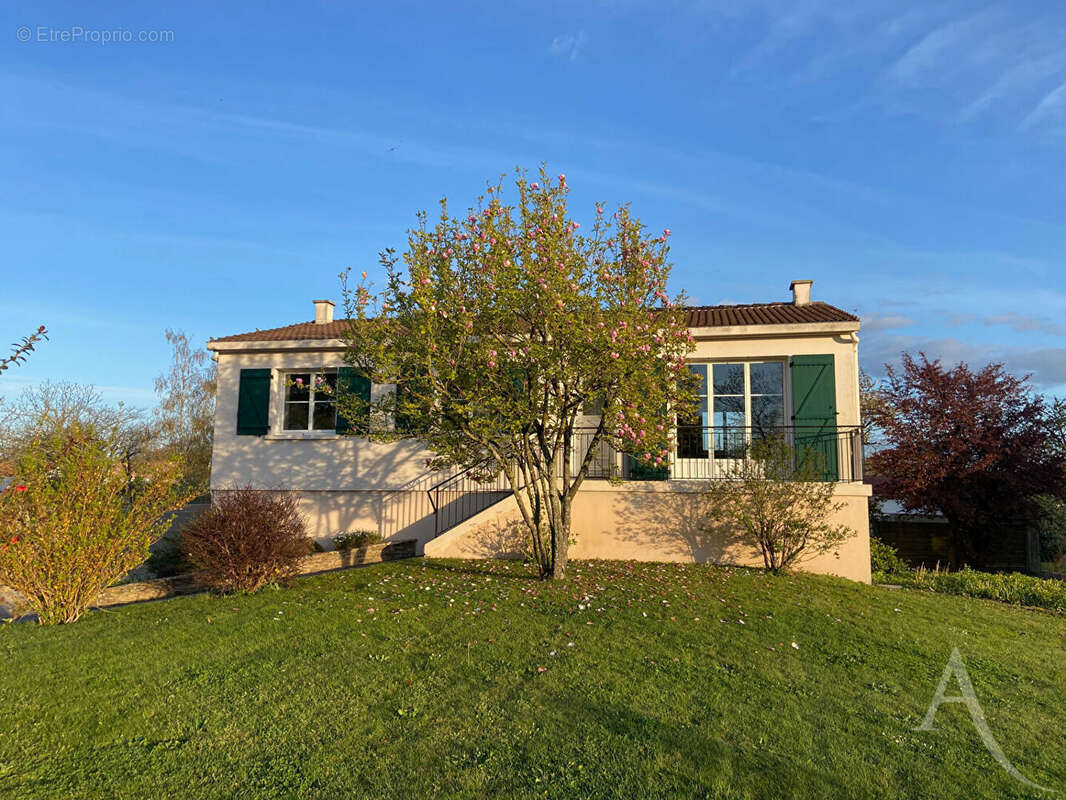 Maison à MONTAIGU