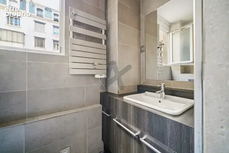 Lyon 6 - Place Maréchal Lyautey: Un appartement T2 entièrement rénové de 49m2 avec balcon et vue. - photo 9