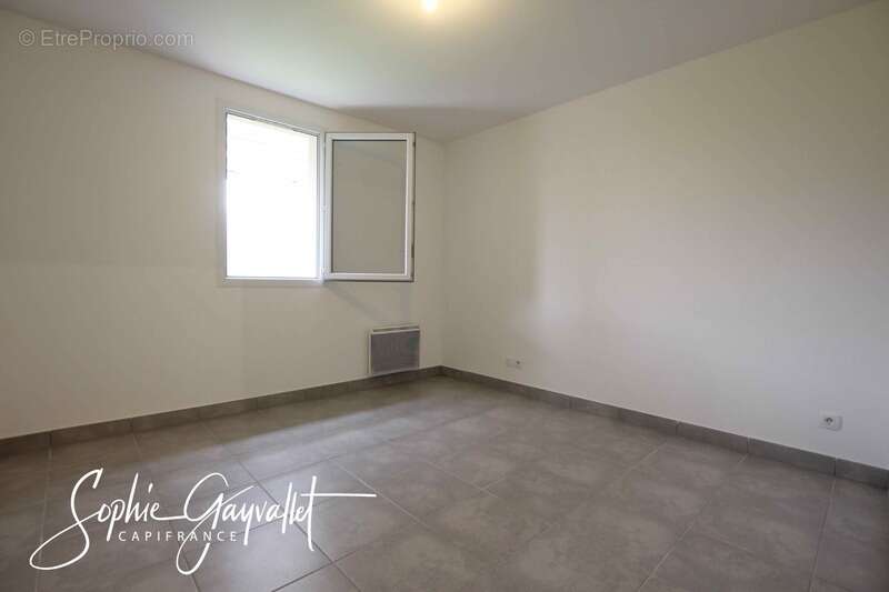 Appartement à VENELLES