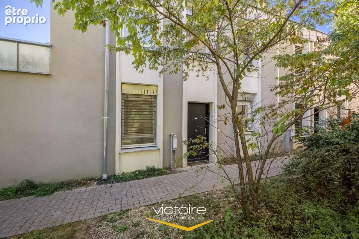 VILLEURBANNE - Médipôle Pôle Pixel : Maison récente T4 avec patio au calme absolu - photo 17