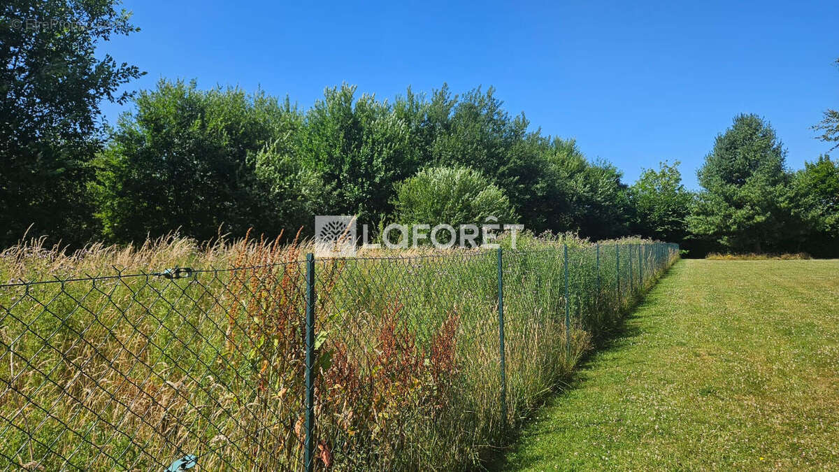 Terrain à SAINT-PIERRE-DES-FLEURS