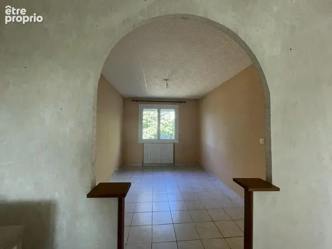 Maison 3 chambres - Grand jardin arboré et sous-sol complet - photo 7