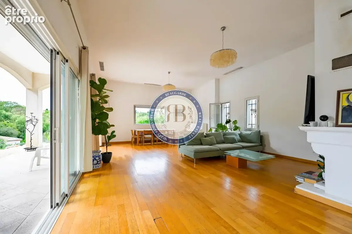 Aux portes de Valbonne – Villa néo-provençale de 192 m²– Panorama d'exception – Terrain de 4 928 m². - photo 8