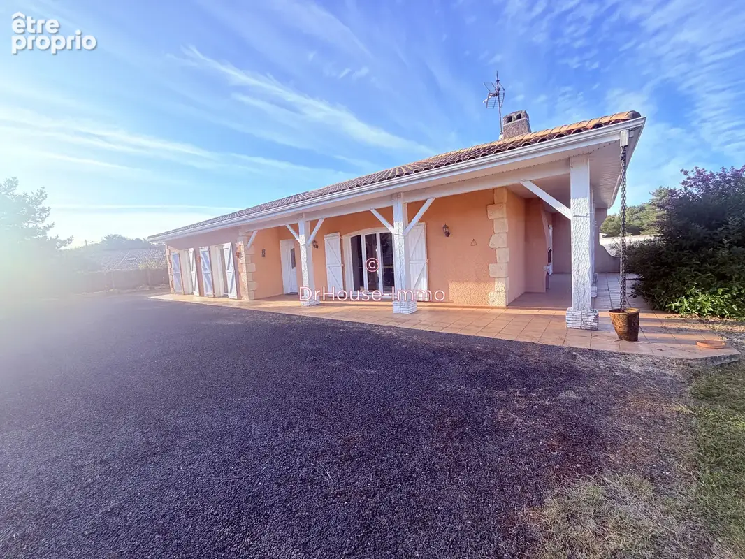 Maison 5 pièces 157 m² à vendre à Saint-Laurent-Medoc (33112) - photo 2