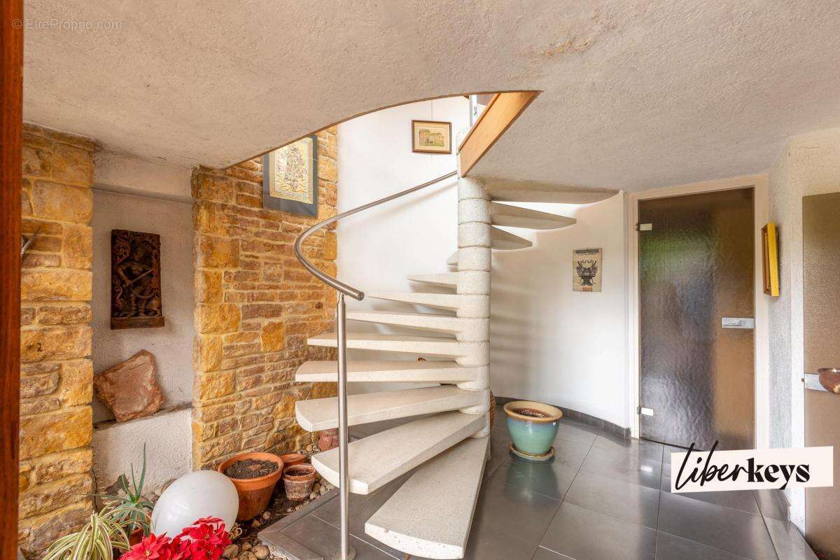 Maison à SAINT-CYR-AU-MONT-D'OR