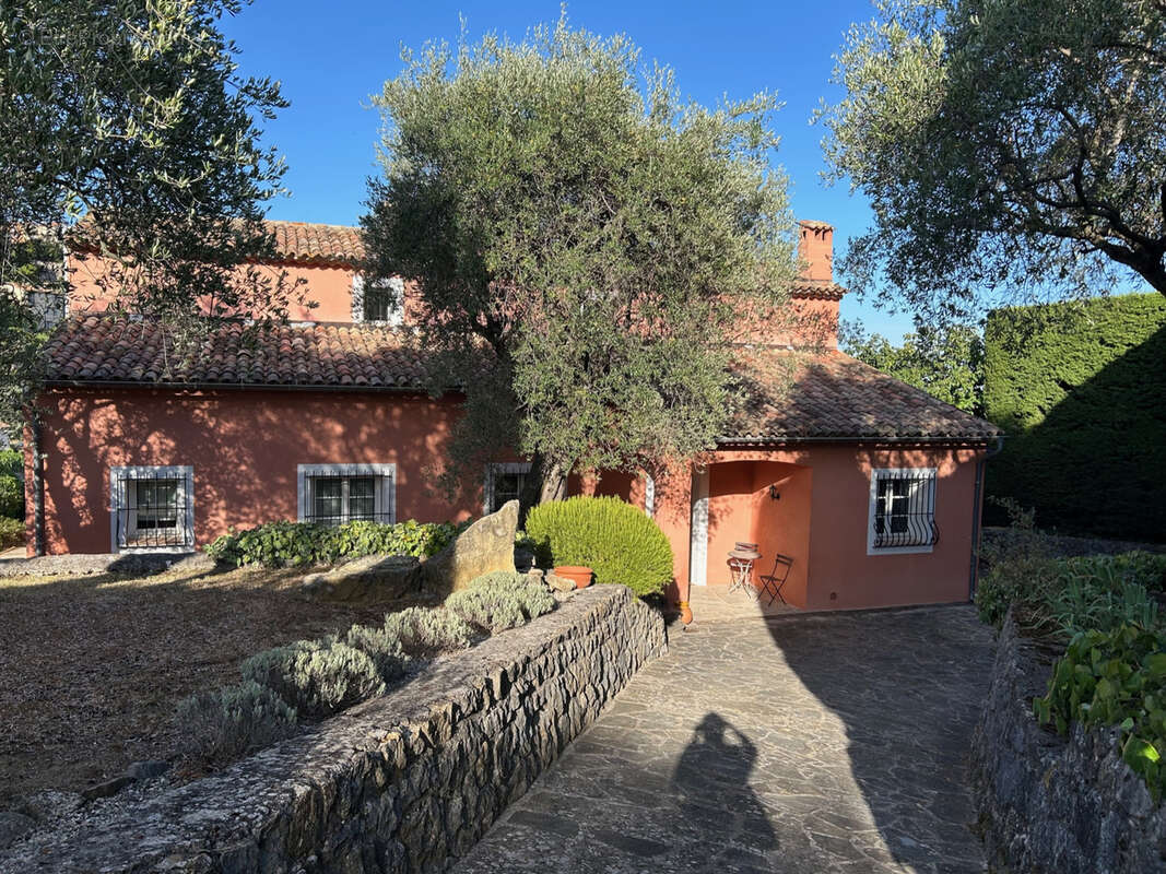 Maison à CHATEAUNEUF-GRASSE