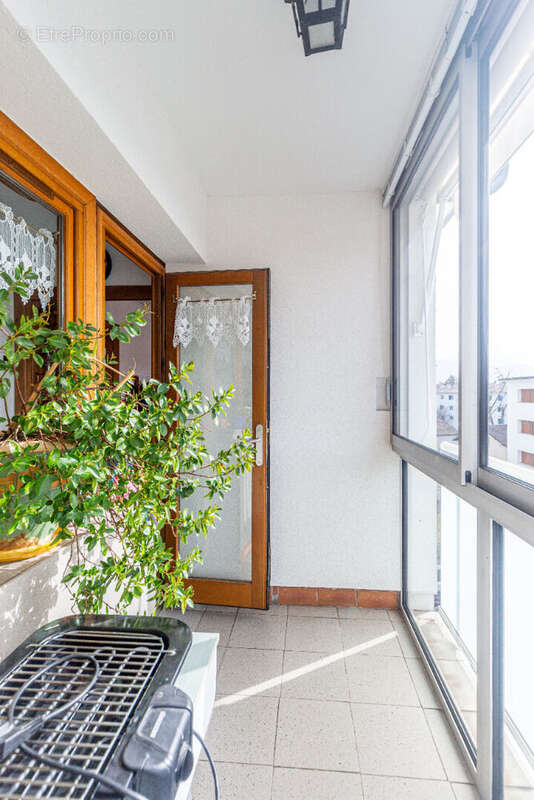 Agence immobiliere laforet - exclusivite - "coccinelle" - appartement t3 de 44,59m2 - veranda - cave - dernier etage - dpe d - r - photo 5