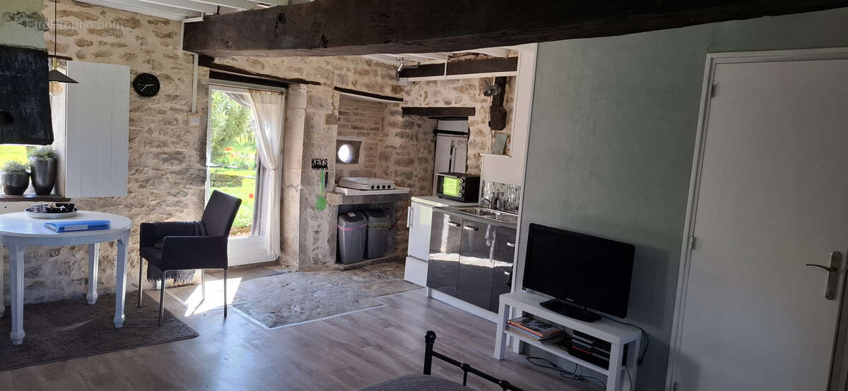 Propriété avec deux maisons et un gîte sur 7000m2 de jardin - photo 19