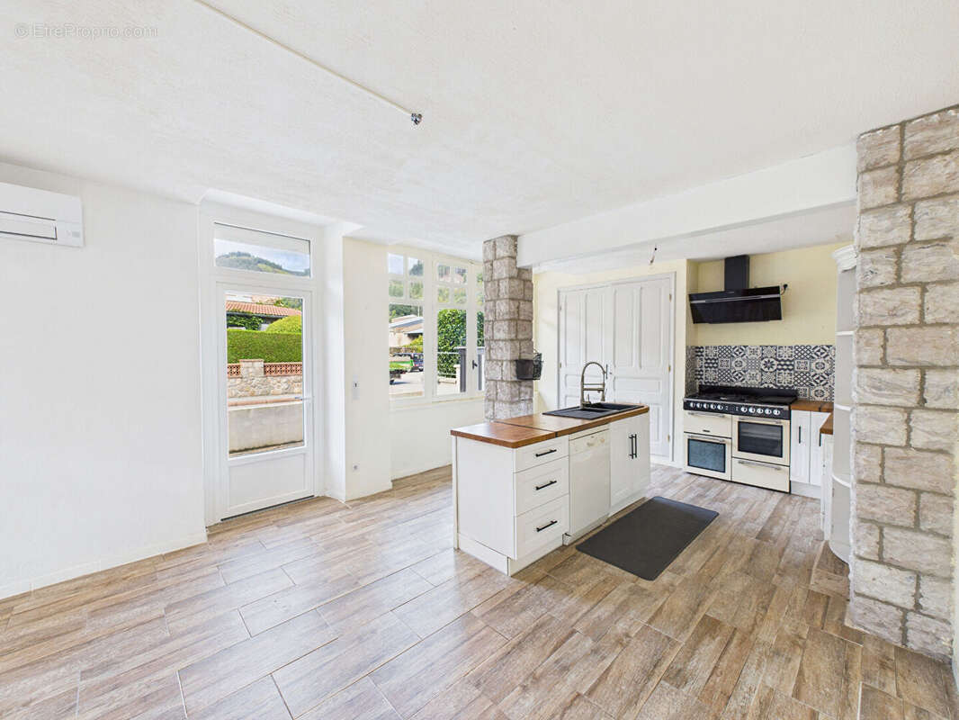 Maison à LE CHEYLARD