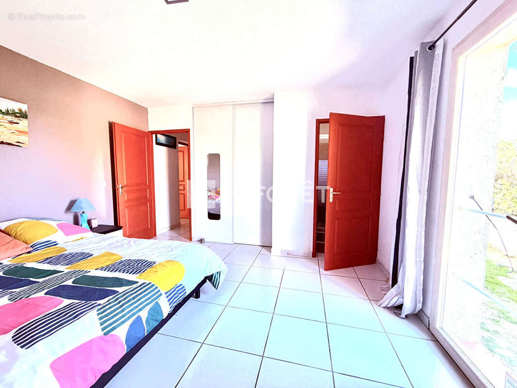 Maison 3 faces, 133m2 sur terrain piscinable 847m2. 299 000 - photo 9
