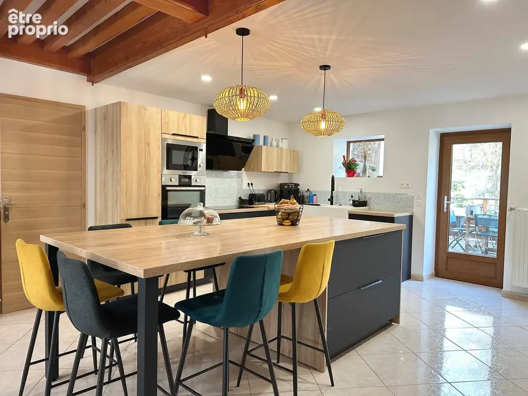 Maison 10 pièces 190 m² à vendre à Beaujeu (69430) - photo 3