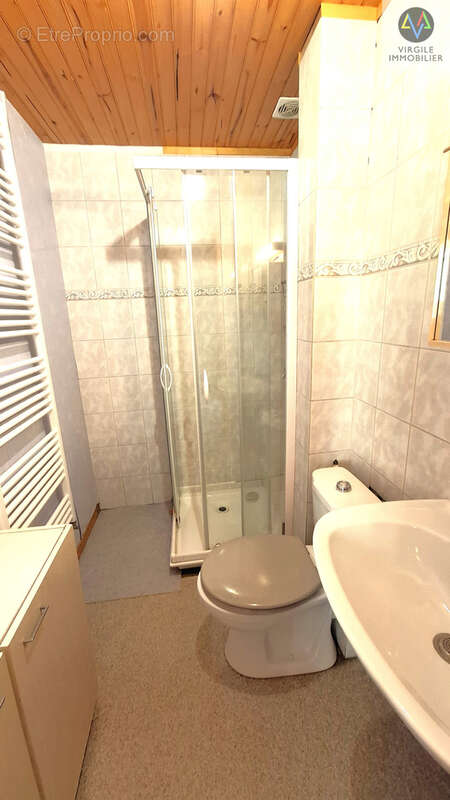 Maison avec terrasse, grand terrain, plage privative et fort potentiel à Rochejean - photo 15