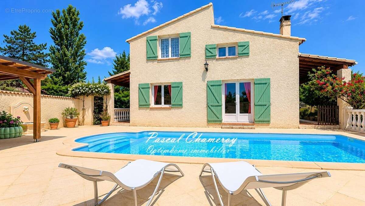 EYGUIÈRES (13)  Belle maison familiale de 165 m² avec piscine, 5 chambres, proche du centre village - photo 2