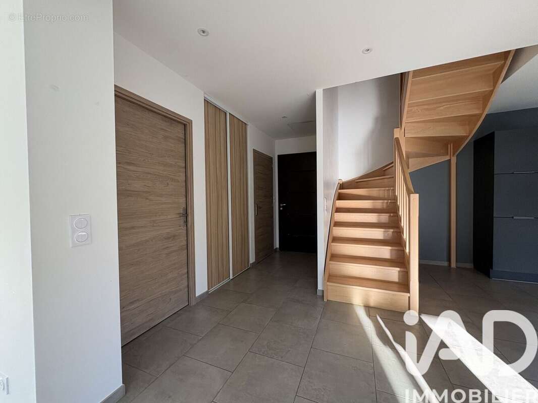 Maison 170 m² à Saint-Avre  - photo 7