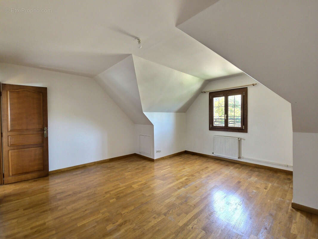 Maison à MONTCOURT-FROMONVILLE