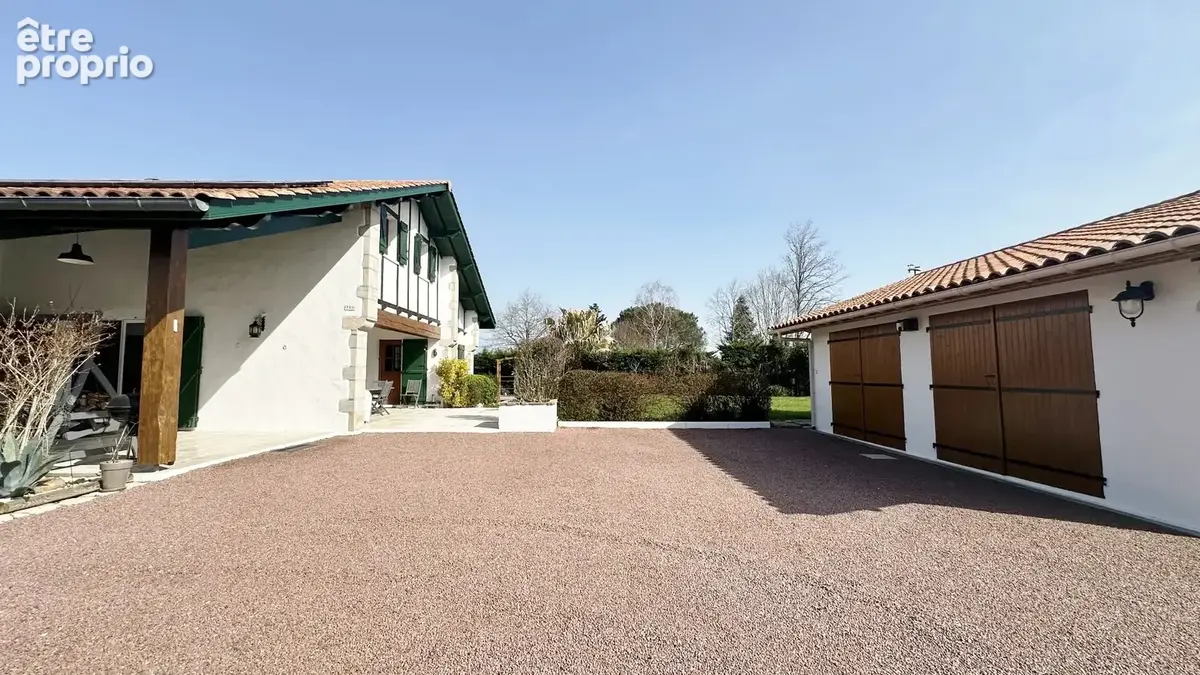 Maison basque de type t6 de 185 m2 avec piscine + dependance de 50 m2 - photo 5