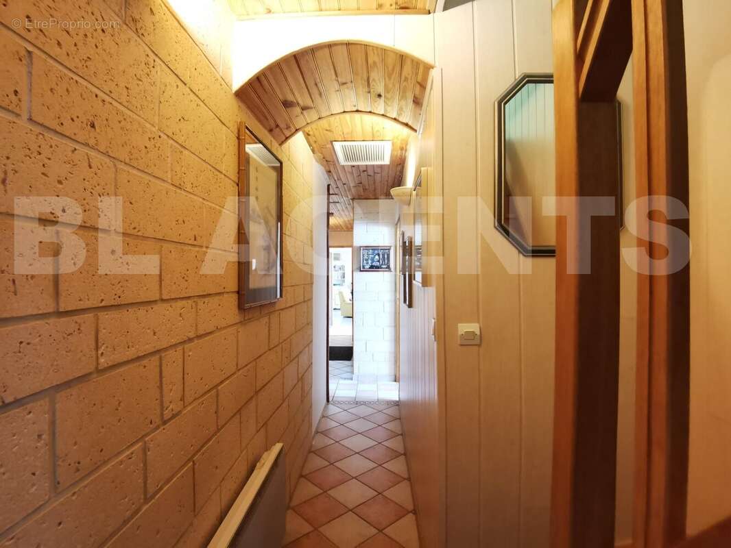 COULOIR OK - Maison à SAINTE-TERRE